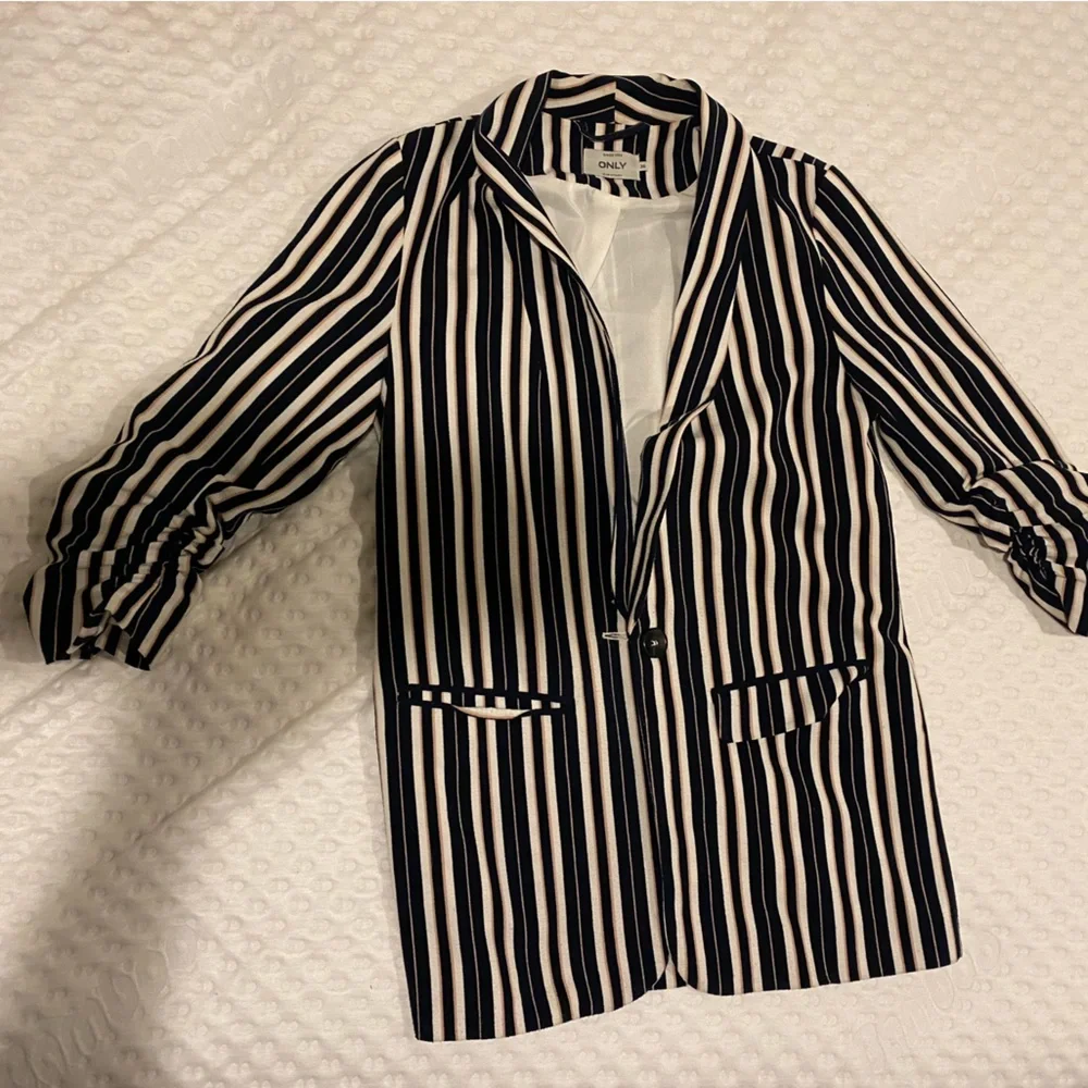 Blazer - Picture 1 of 2
